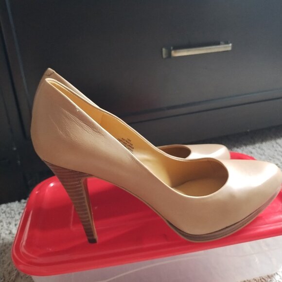 Nine West Rocha Platform Pumps - Picture 1 of 3